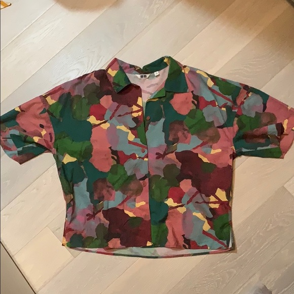Uniqlo Tops - uniqlo short sleeves